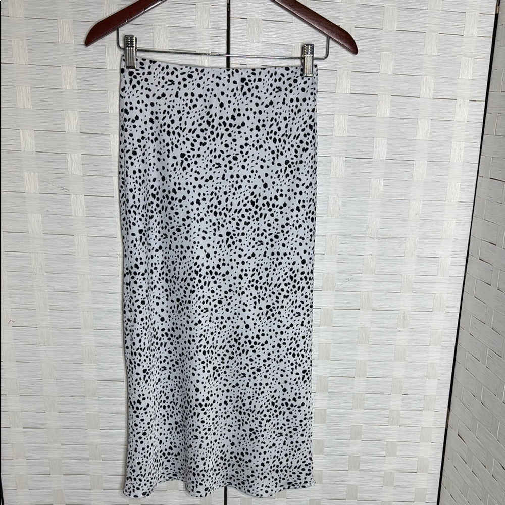 Glassons Black & White Elastic Waist Animal Print Skirt‎ Size 6